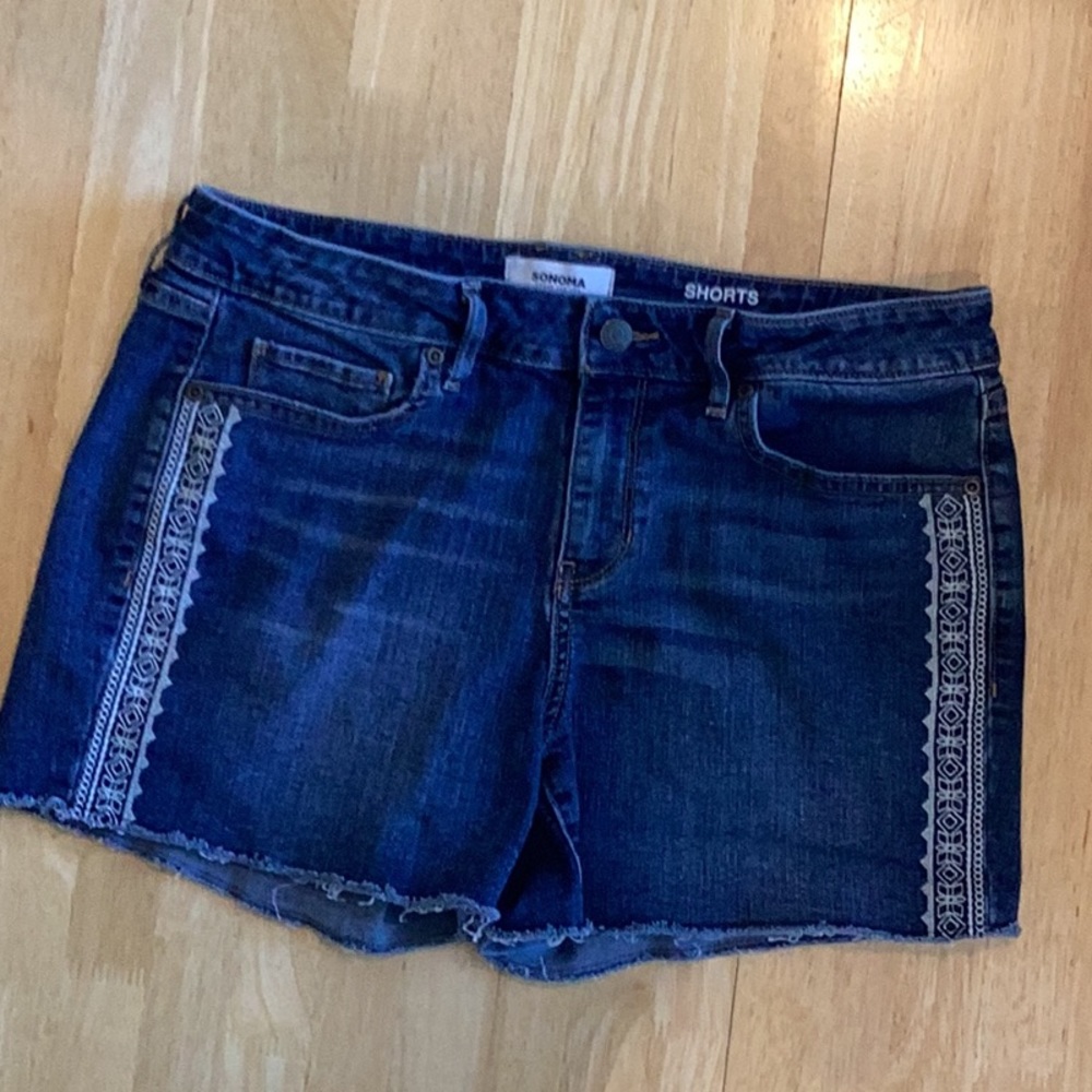 Sonoma Jean Shorts, Size 12, great condition.